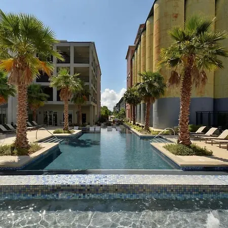 Charming Apartment In Southtown Wifi Pool Gym
